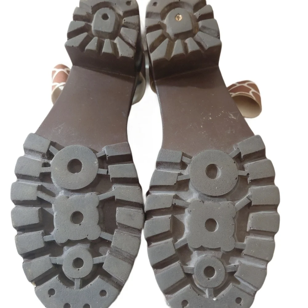 CHARLESTON SHOE CO. Giraffe Print Sandals Strappy Block Heels Size 6.5